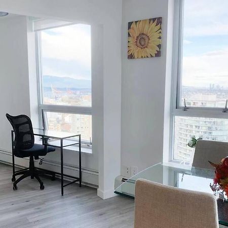 Downtown 3Br/2Ba+Views+Skytrain+Free Parking Apartment Vancouver Ngoại thất bức ảnh