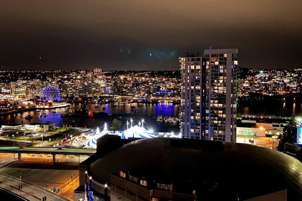 Downtown 3Br/2Ba+Views+Skytrain+Free Parking Apartment Vancouver Ngoại thất bức ảnh