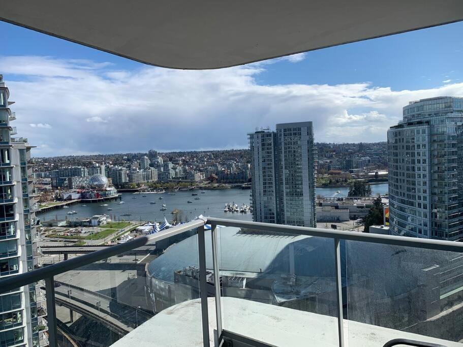 Downtown 3Br/2Ba+Views+Skytrain+Free Parking Apartment Vancouver Ngoại thất bức ảnh