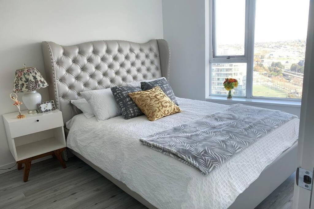Downtown 3Br/2Ba+Views+Skytrain+Free Parking Apartment Vancouver Ngoại thất bức ảnh