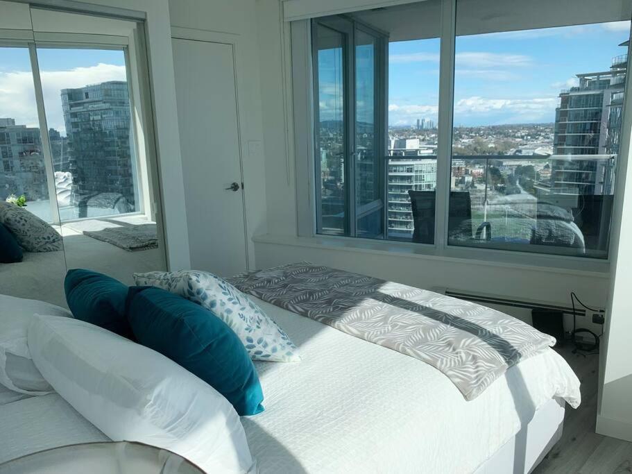 Downtown 3Br/2Ba+Views+Skytrain+Free Parking Apartment Vancouver Ngoại thất bức ảnh