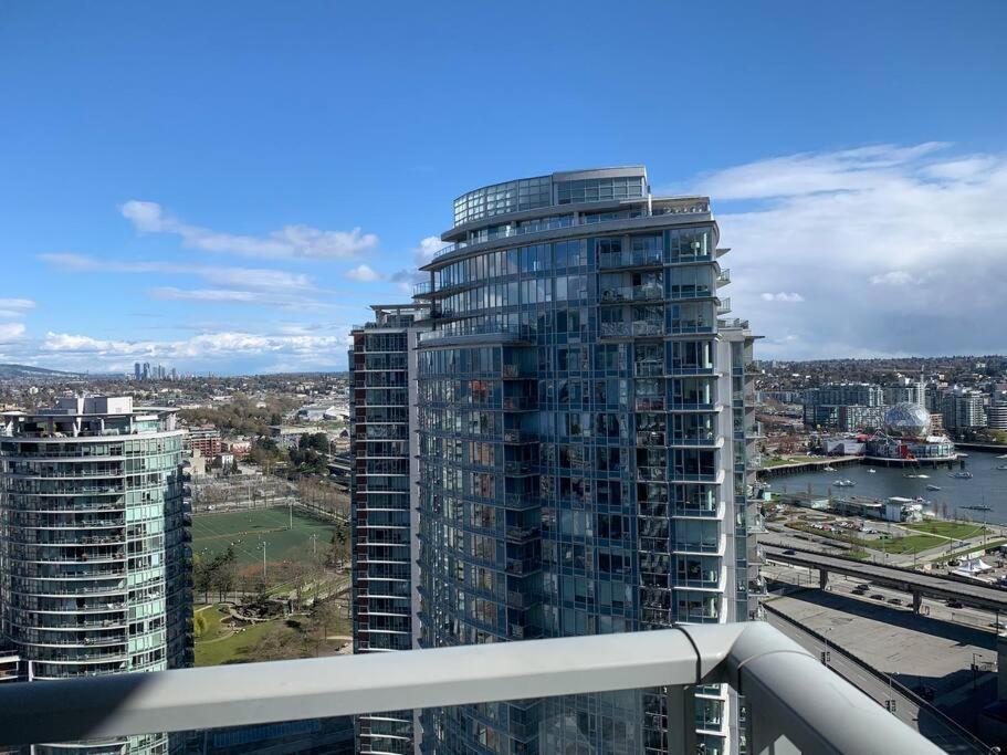 Downtown 3Br/2Ba+Views+Skytrain+Free Parking Apartment Vancouver Ngoại thất bức ảnh
