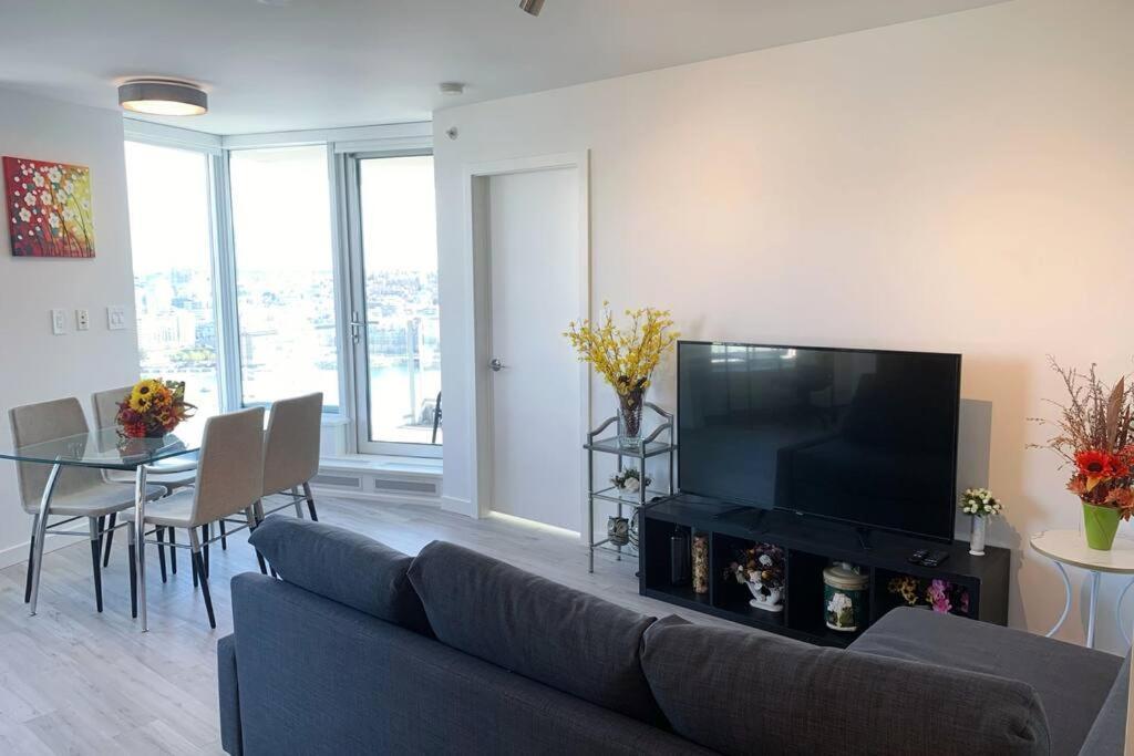 Downtown 3Br/2Ba+Views+Skytrain+Free Parking Apartment Vancouver Ngoại thất bức ảnh