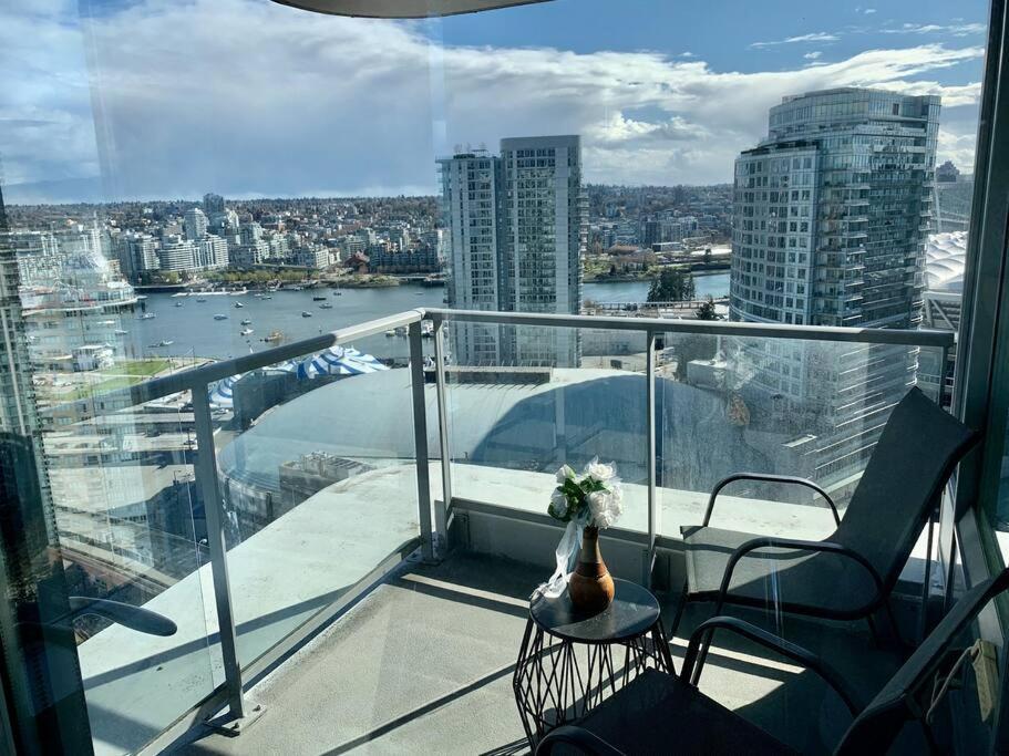 Downtown 3Br/2Ba+Views+Skytrain+Free Parking Apartment Vancouver Ngoại thất bức ảnh