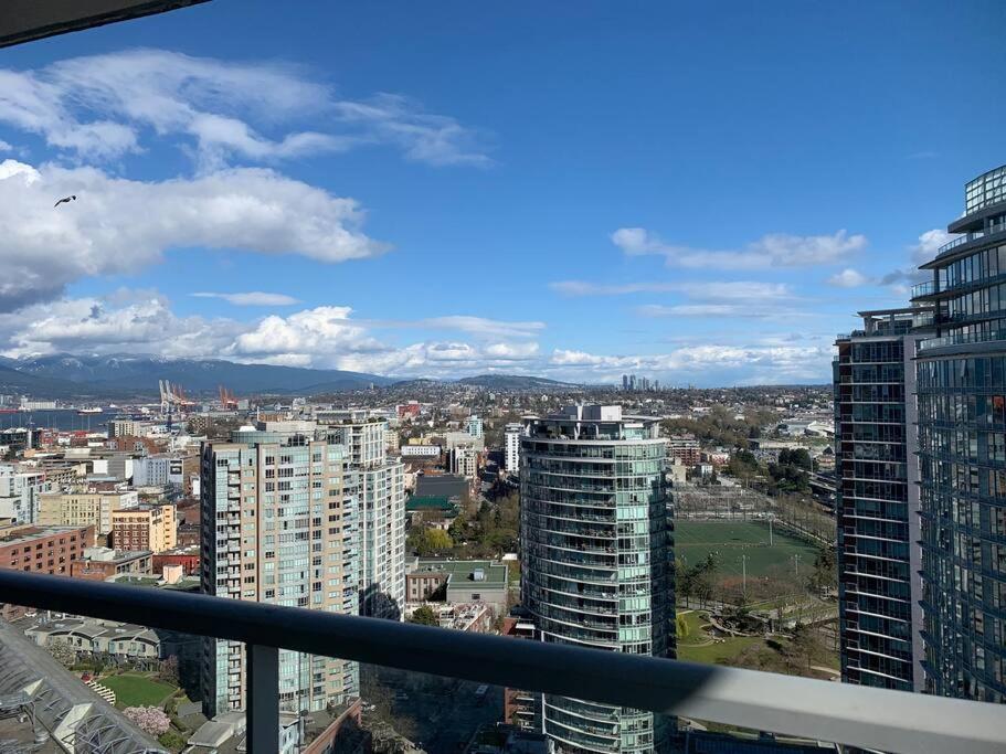 Downtown 3Br/2Ba+Views+Skytrain+Free Parking Apartment Vancouver Ngoại thất bức ảnh